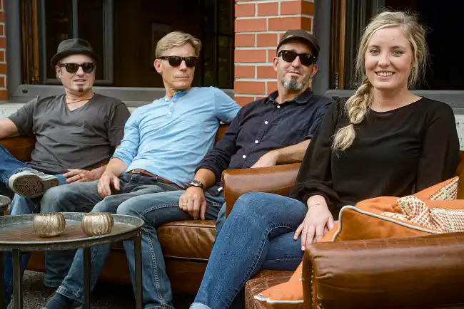 Nina & The Wayfarers